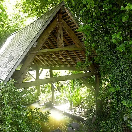 Le Lavoir De Julia Bourgvallees