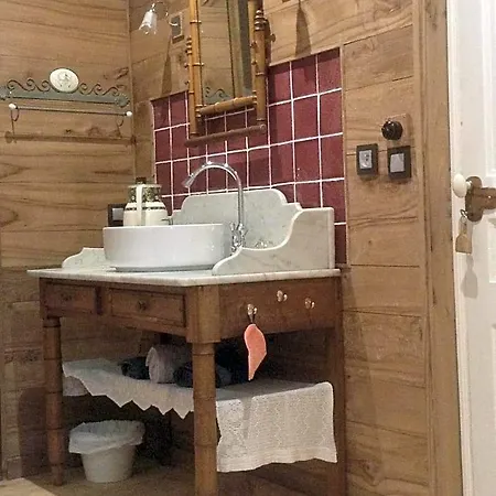 Bed & Breakfast Le Lavoir De Julia Bourgvallees
