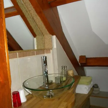 Bed & Breakfast Le Lavoir De Julia Bourgvallees