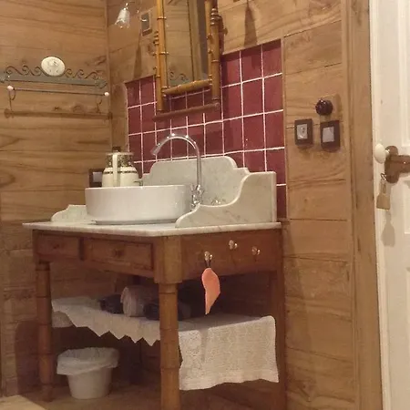 Le Lavoir De Julia Bed & Breakfast 3*