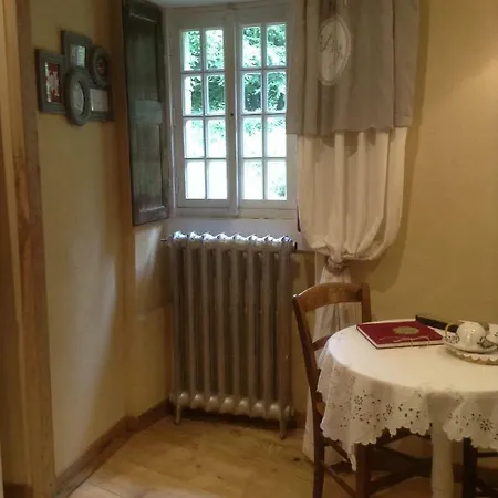 Le Lavoir De Julia Bed and Breakfast Bourgvallees
