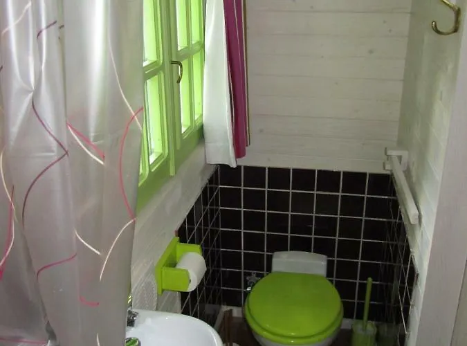 Le Lavoir De Julia Bourgvallees