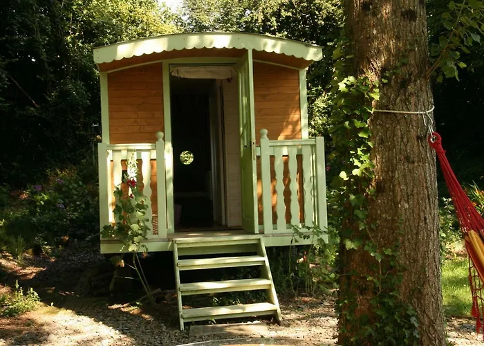 Le Lavoir De Julia Bourgvallees